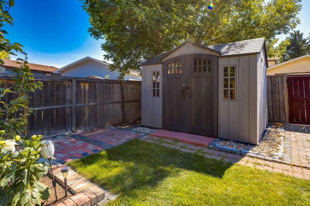 116 Bearberry Crescent Nw, Calgary, AB