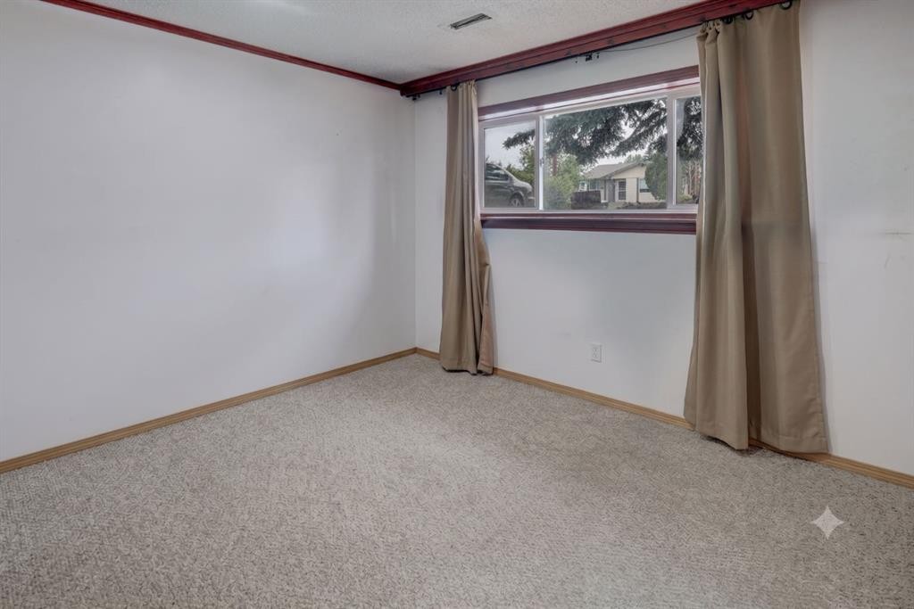 128 Pineland Place Ne, Calgary, AB