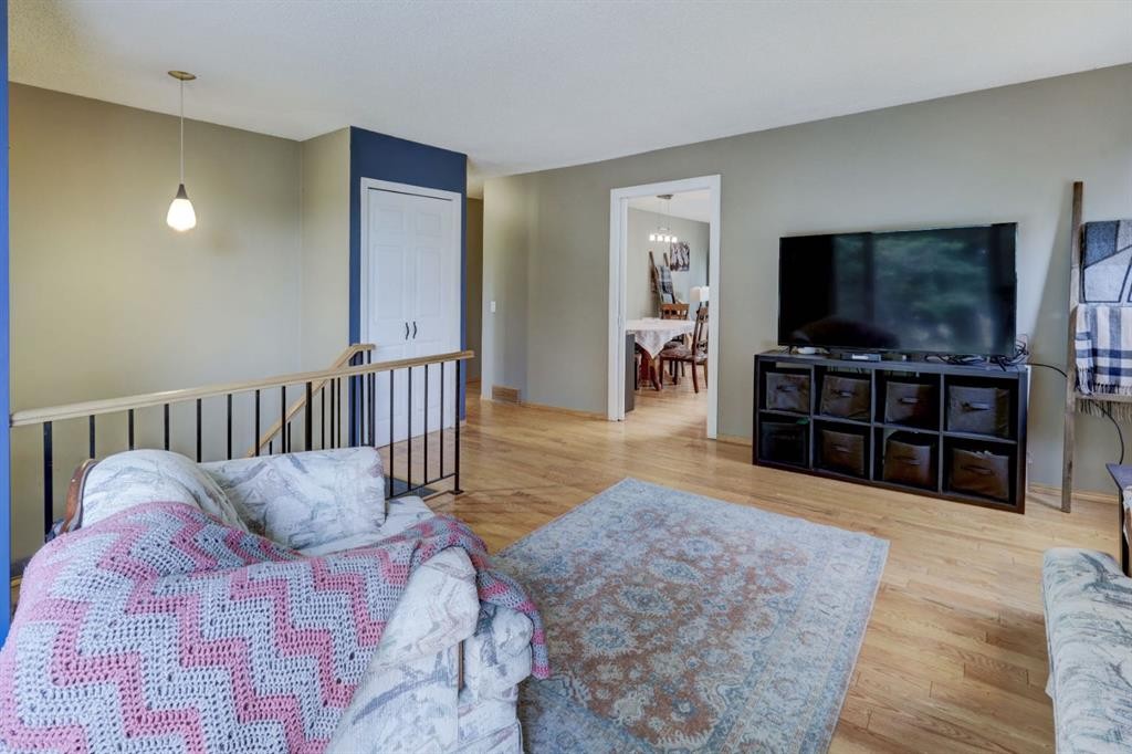 128 Pineland Place Ne, Calgary, AB