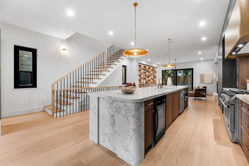 2021 27 Avenue Sw, Calgary, AB
