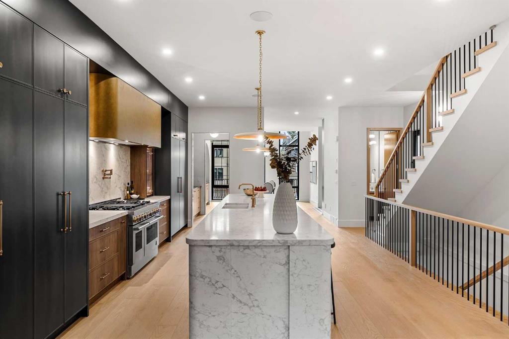 2021 27 Avenue Sw, Calgary, AB