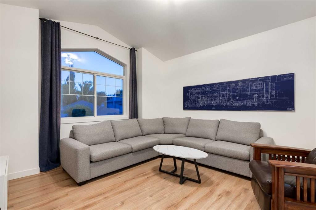 42 Douglas Glen Circle Se, Calgary, AB