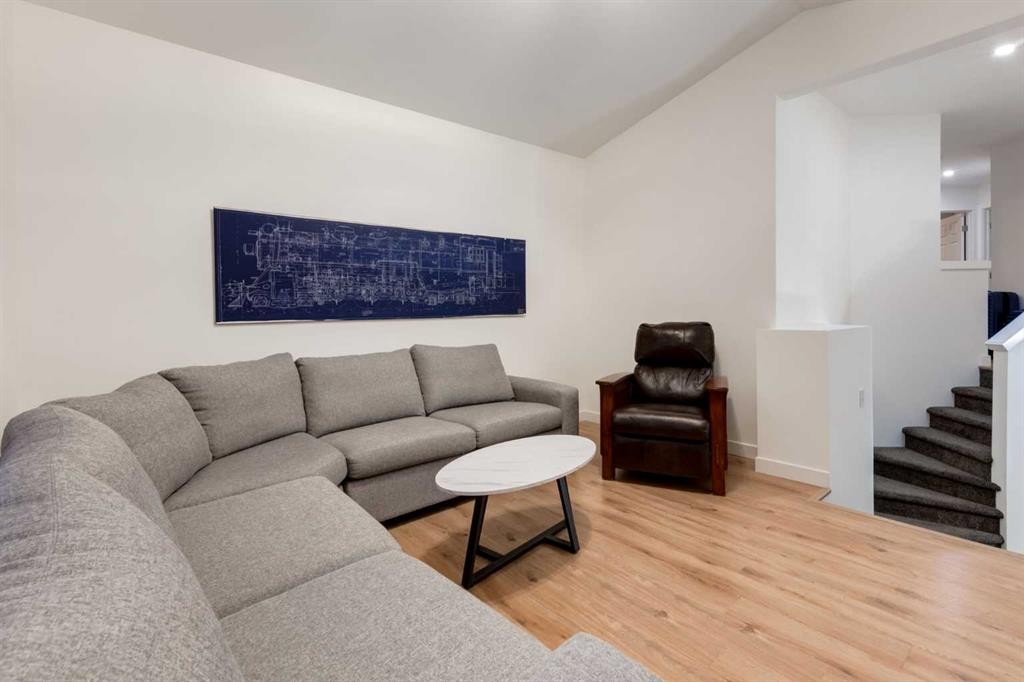 42 Douglas Glen Circle Se, Calgary, AB