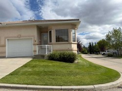 8 Scimitar Rise NW Calgary, AB T3L 2C9