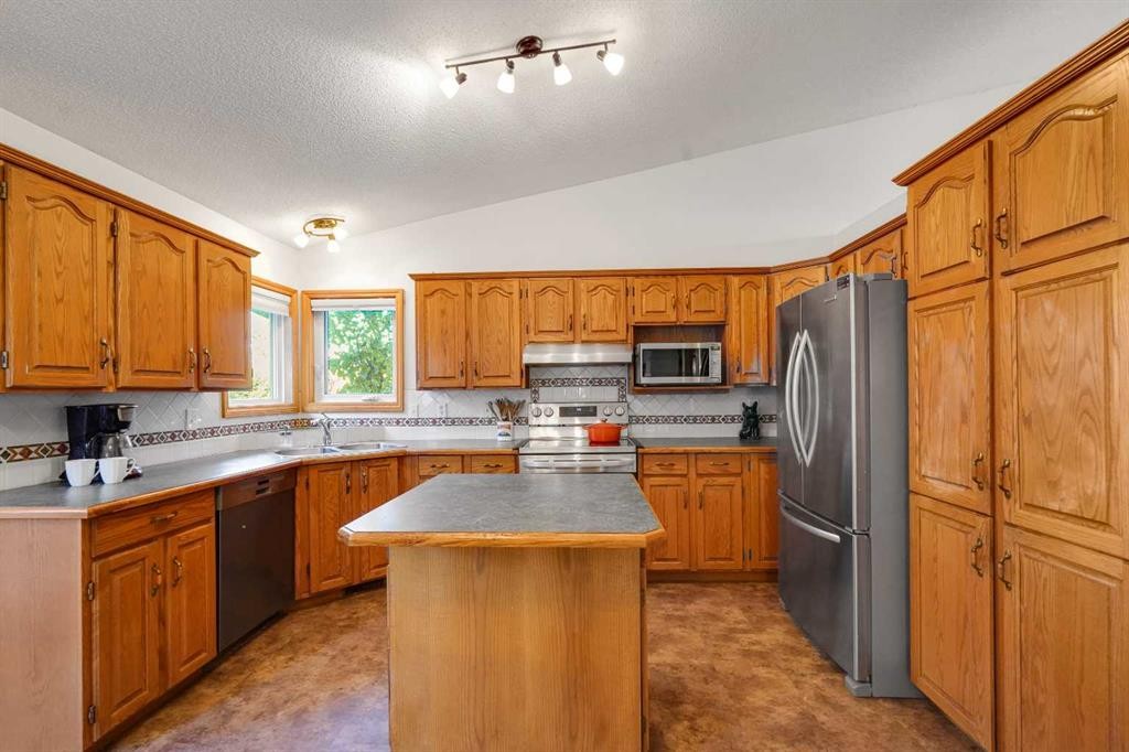 27 Sun Harbour Road Se, Calgary, AB