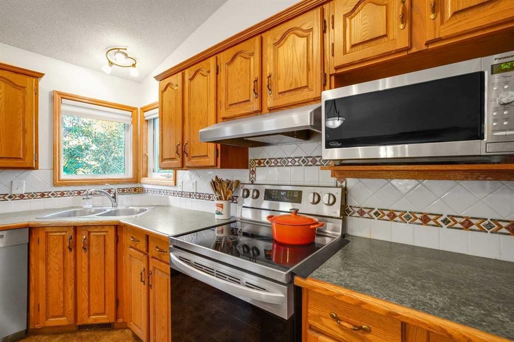 27 Sun Harbour Road Se, Calgary, AB