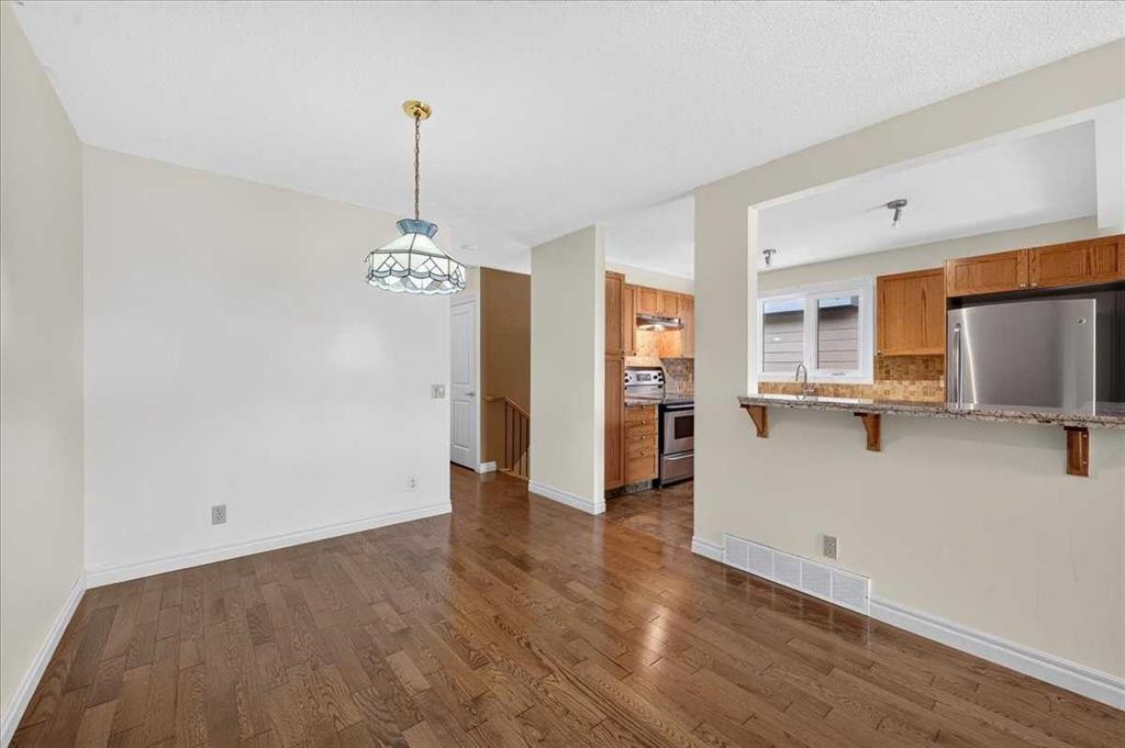 6407 34 Avenue Nw, Calgary, AB