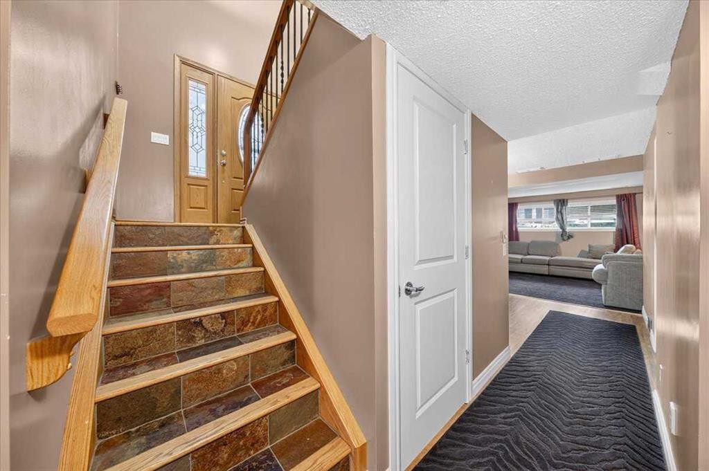 6407 34 Avenue Nw, Calgary, AB