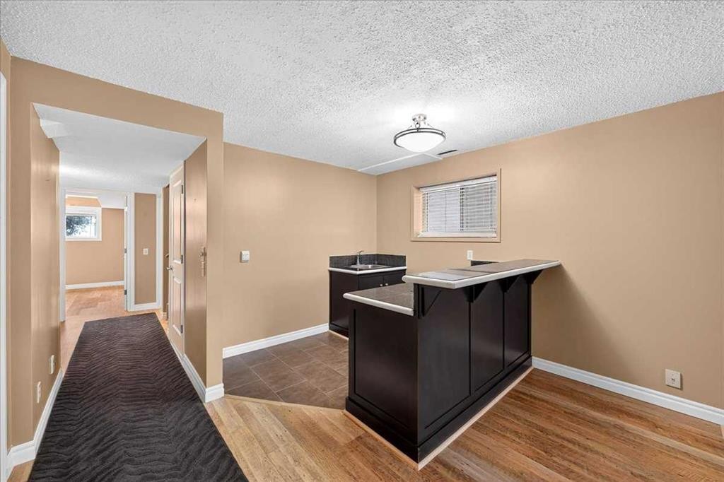 6407 34 Avenue Nw, Calgary, AB
