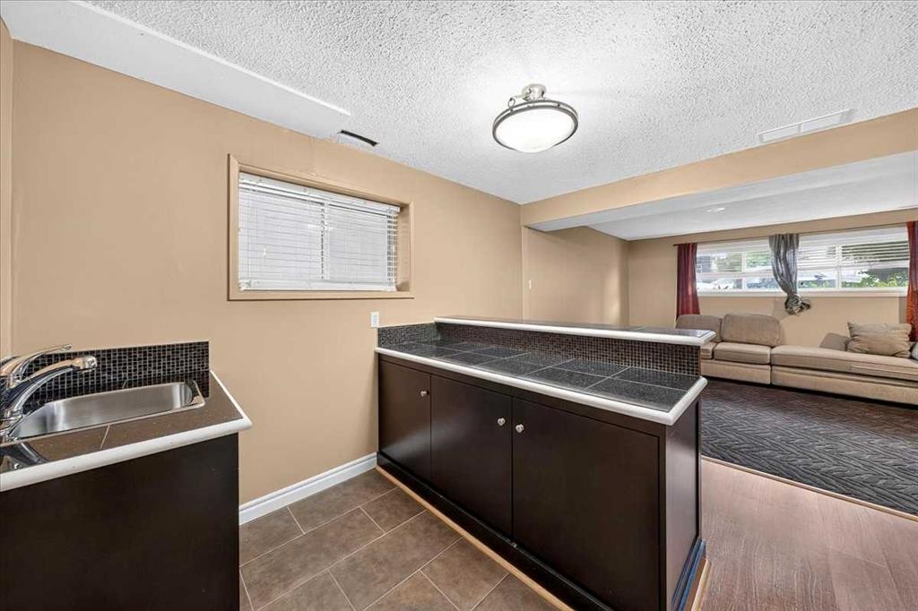 6407 34 Avenue Nw, Calgary, AB