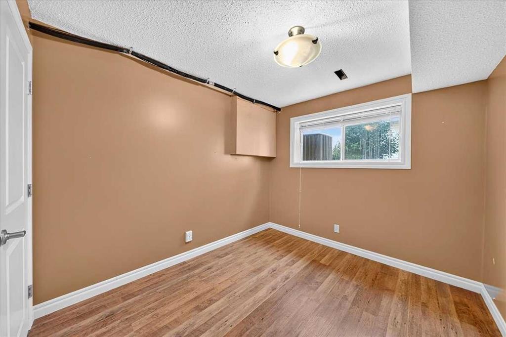 6407 34 Avenue Nw, Calgary, AB