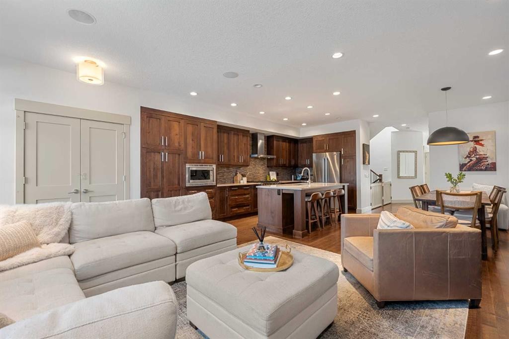2028 37 Avenue Sw, Calgary, AB