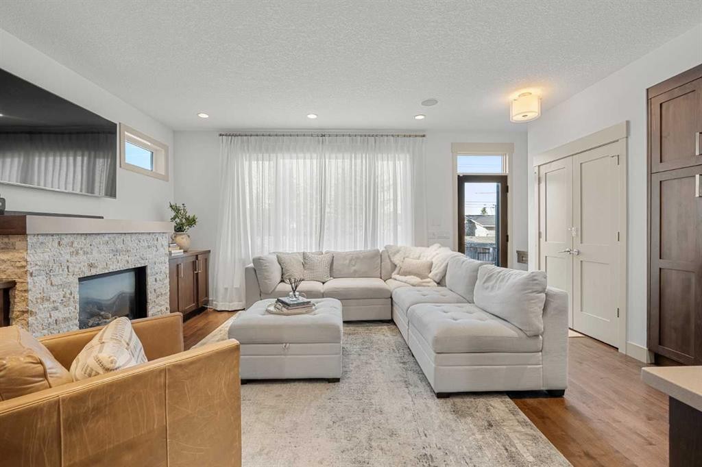2028 37 Avenue Sw, Calgary, AB