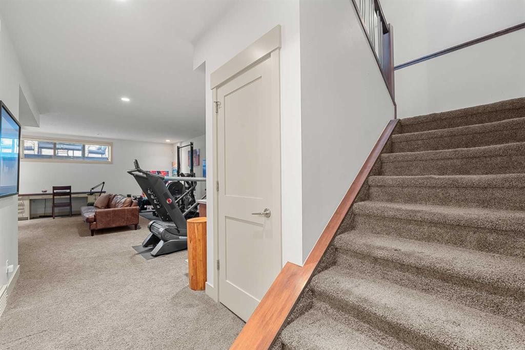 2028 37 Avenue Sw, Calgary, AB