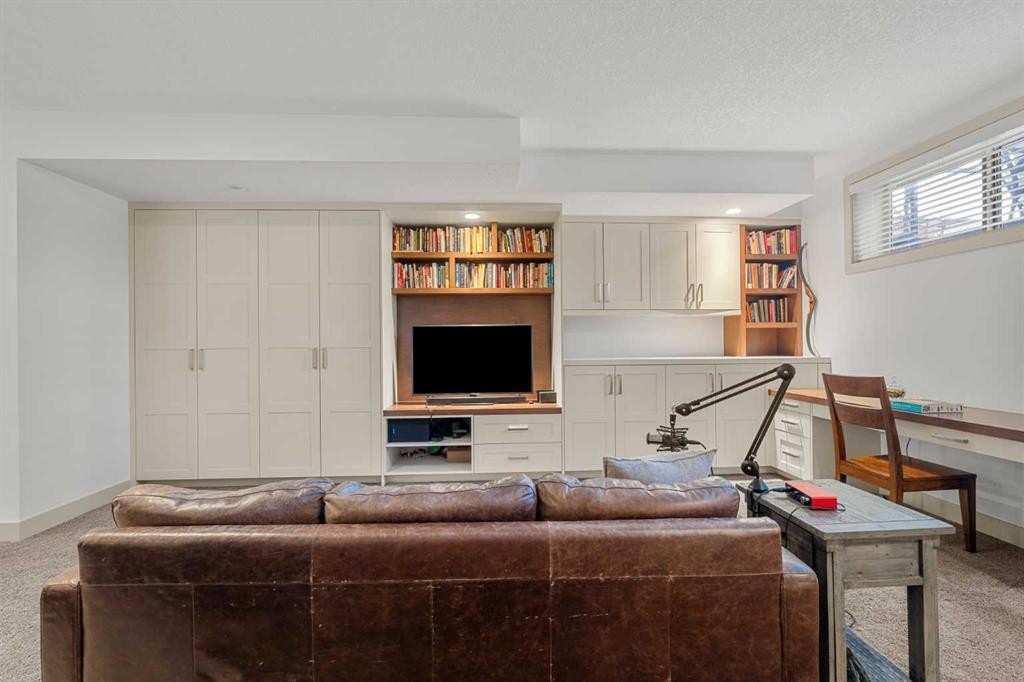 2028 37 Avenue Sw, Calgary, AB