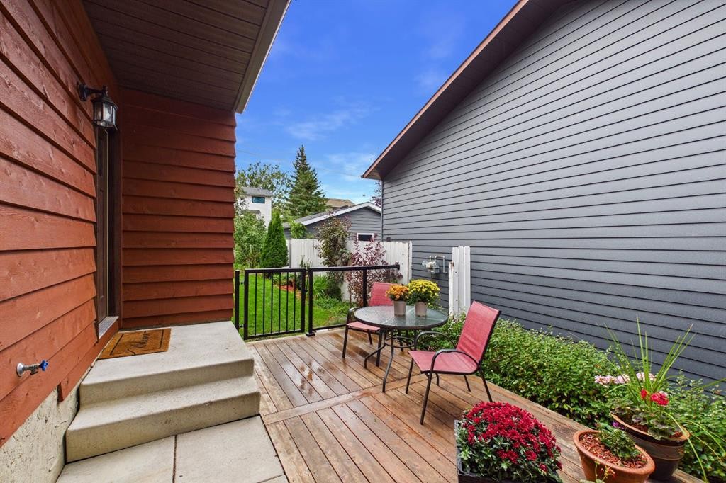 43 Beaconsfield Rise Nw, Calgary, AB