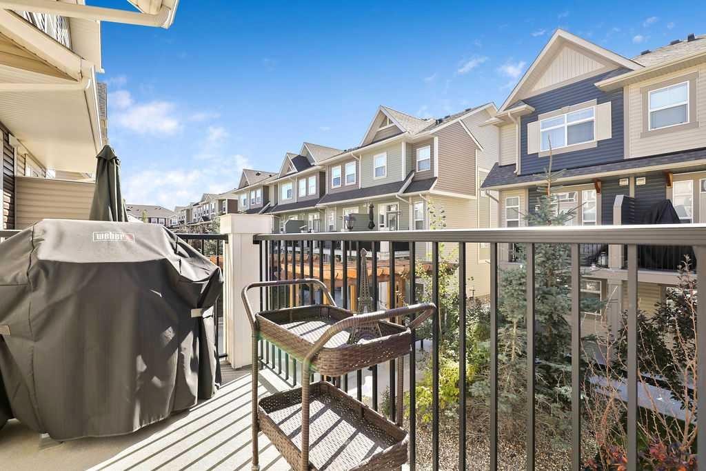 18 Legacy Path Se, Calgary, AB