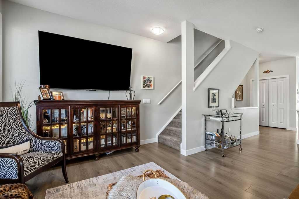 18 Legacy Path Se, Calgary, AB