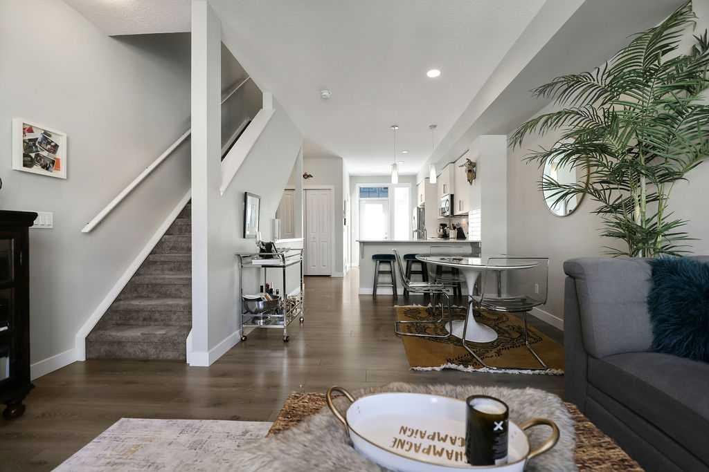 18 Legacy Path Se, Calgary, AB