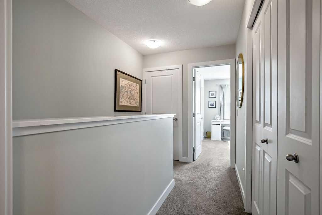 18 Legacy Path Se, Calgary, AB
