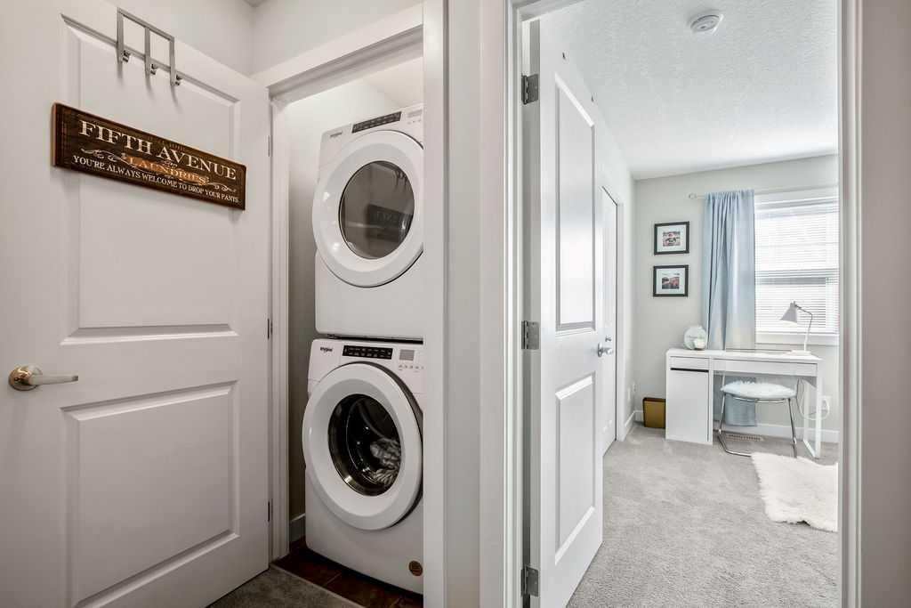 18 Legacy Path Se, Calgary, AB