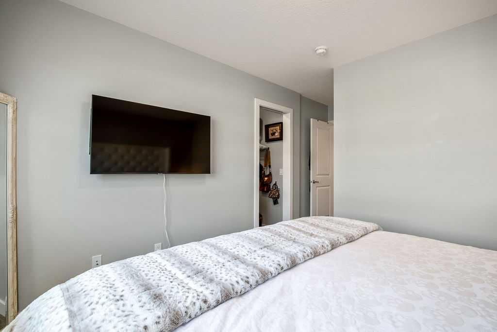 18 Legacy Path Se, Calgary, AB