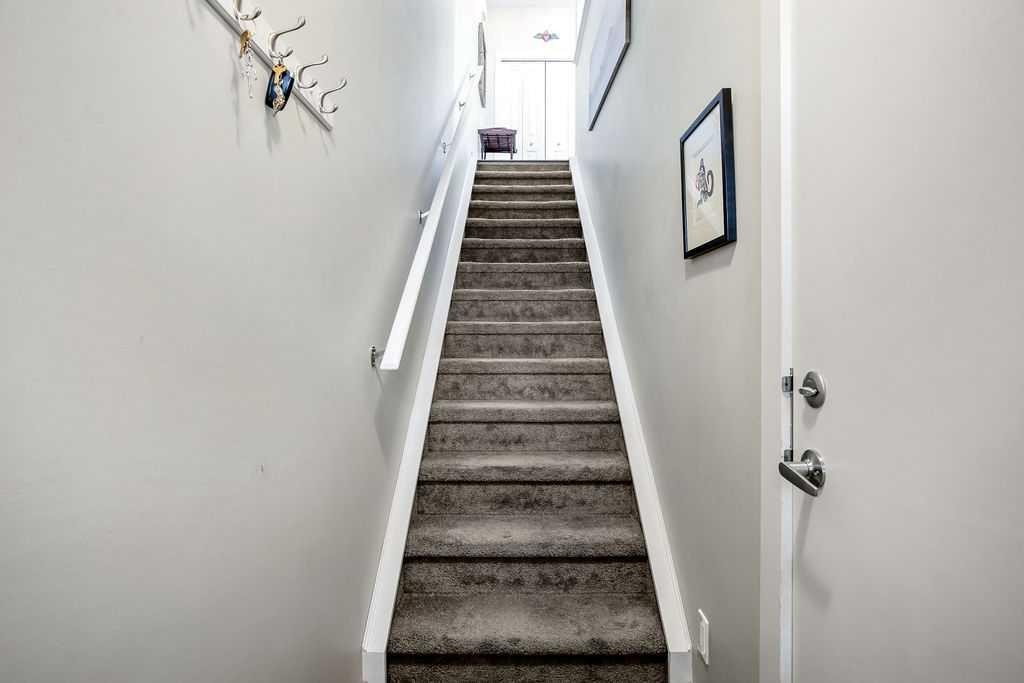 18 Legacy Path Se, Calgary, AB