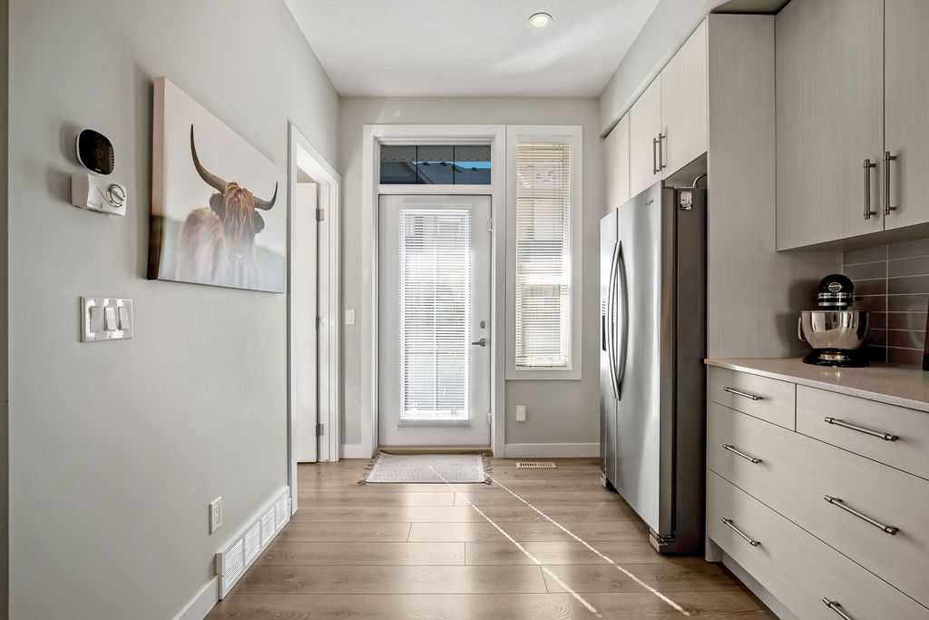 18 Legacy Path Se, Calgary, AB