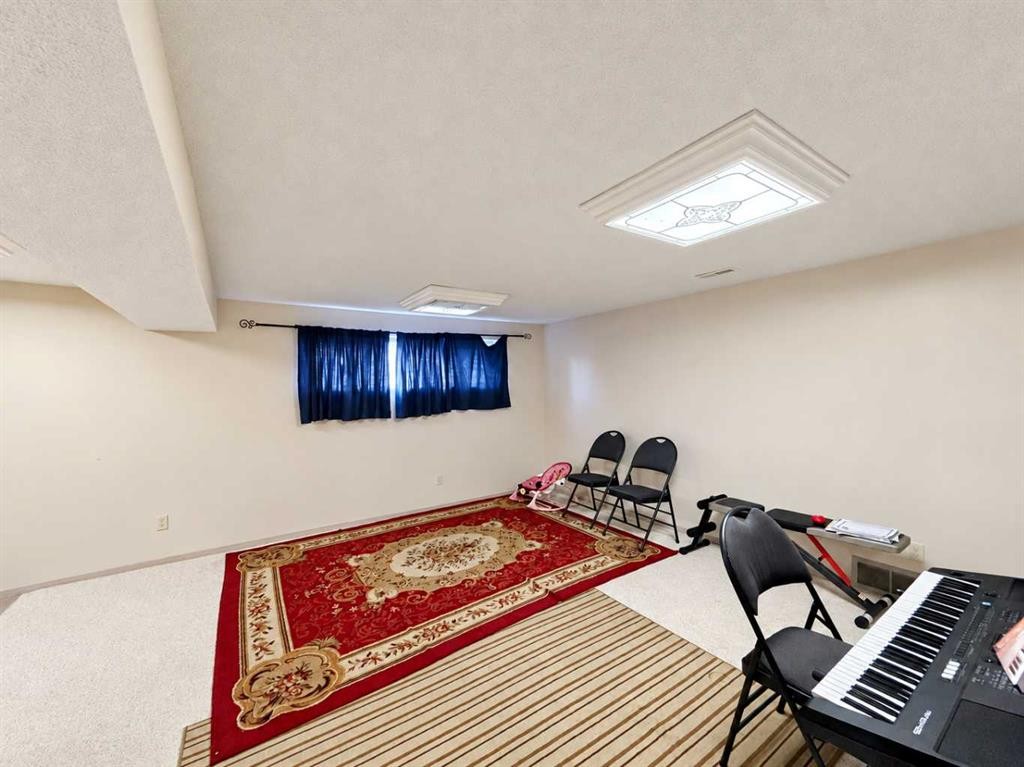 668 Whiteridge Road Ne, Calgary, AB