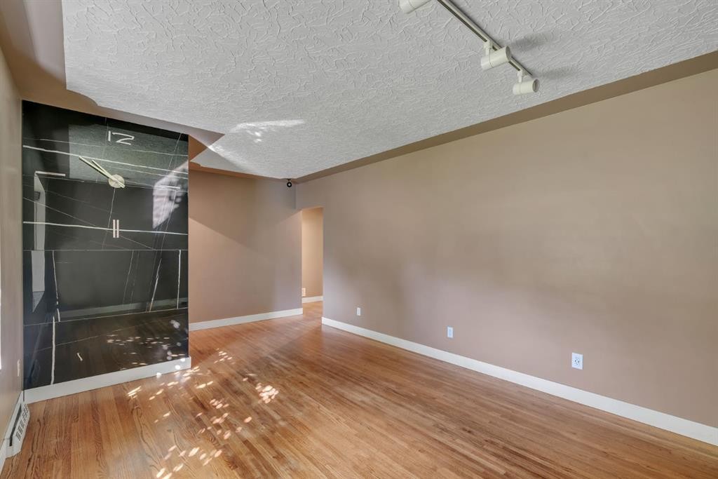 212 Blackthorn Road Nw, Calgary, AB