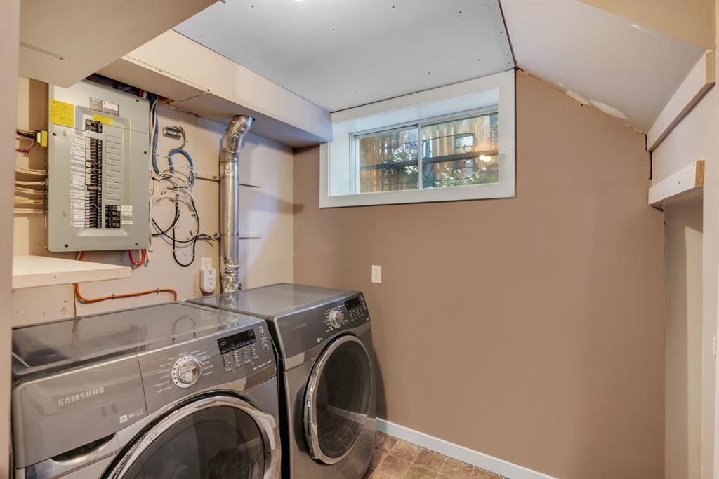 212 Blackthorn Road Nw, Calgary, AB