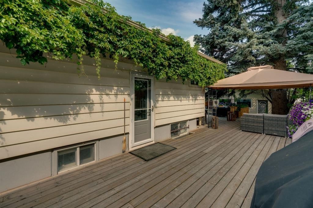 212 Blackthorn Road Nw, Calgary, AB