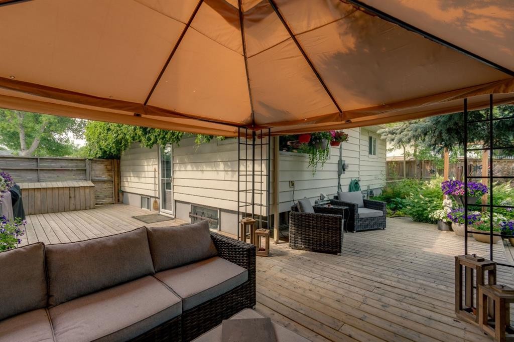 212 Blackthorn Road Nw, Calgary, AB