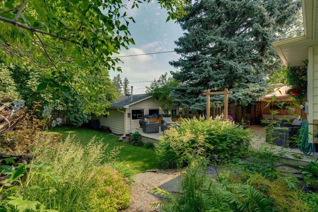 212 Blackthorn Road Nw, Calgary, AB
