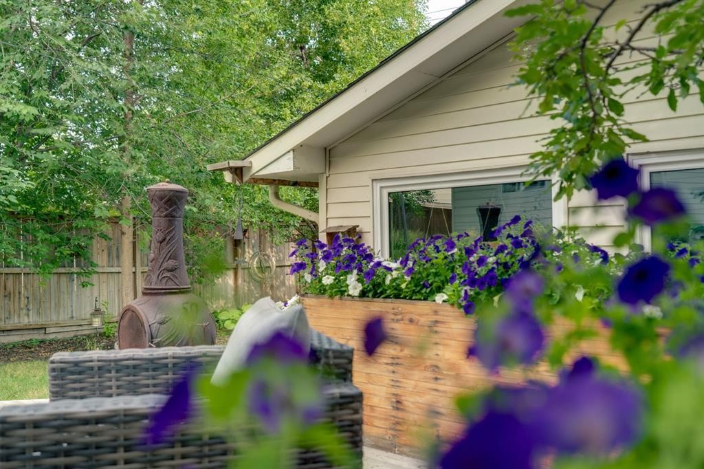 212 Blackthorn Road Nw, Calgary, AB