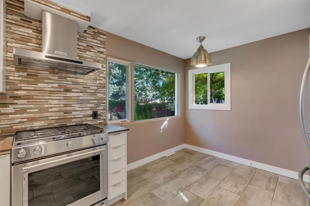 212 Blackthorn Road Nw, Calgary, AB