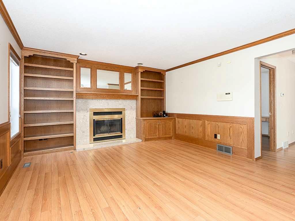44 Straddock Crescent Sw, Calgary, AB