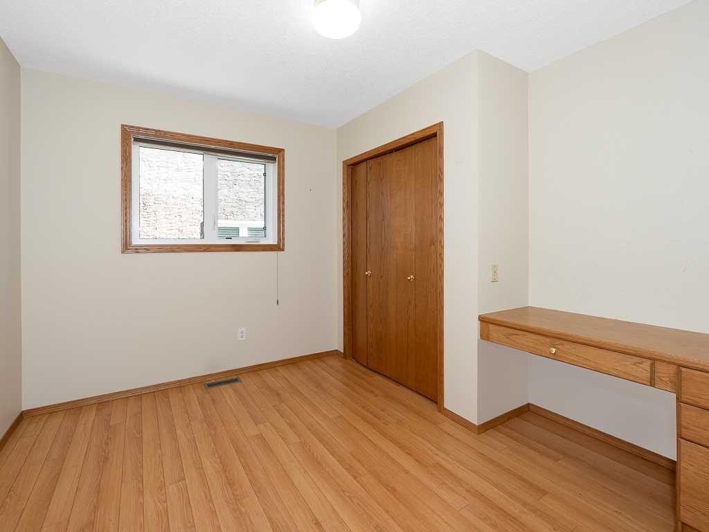 44 Straddock Crescent Sw, Calgary, AB