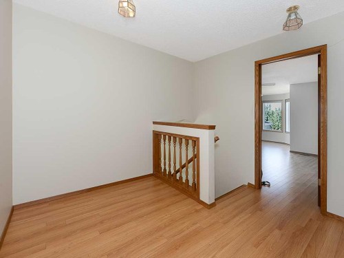 44 Straddock Crescent Sw, Calgary, AB 