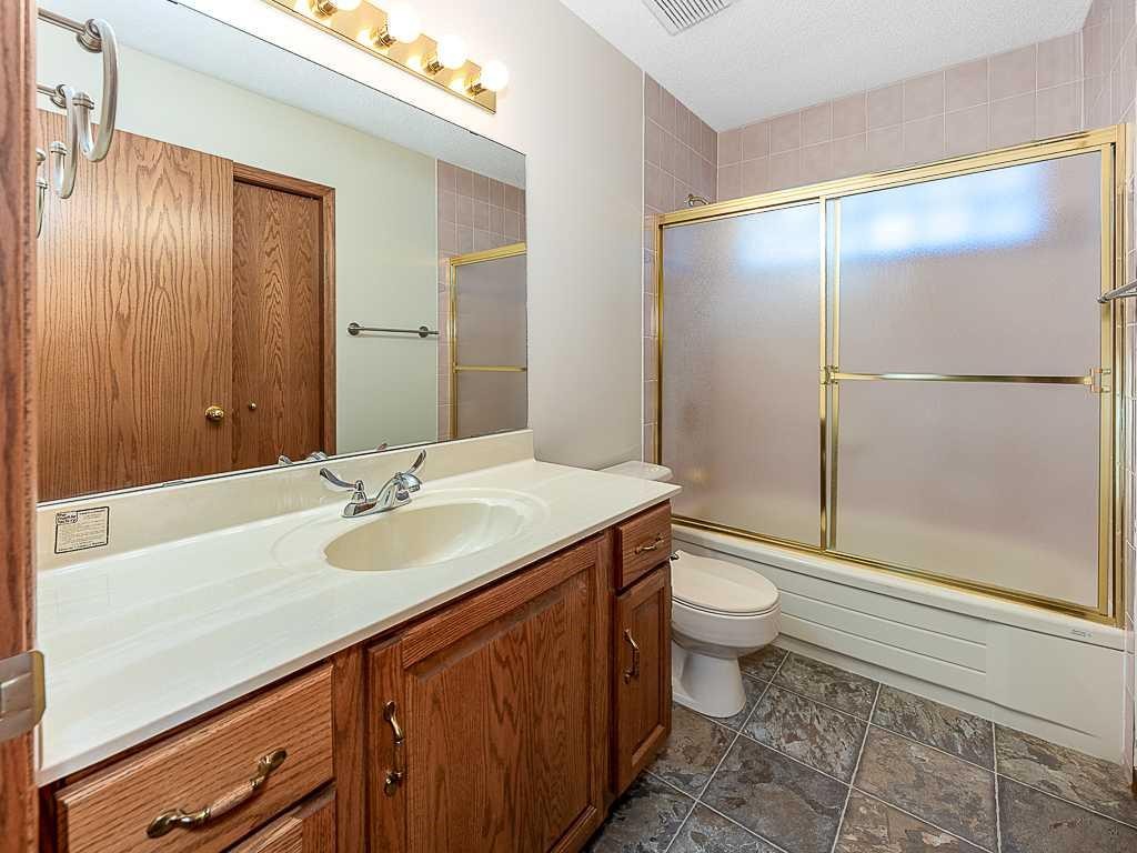 44 Straddock Crescent Sw, Calgary, AB