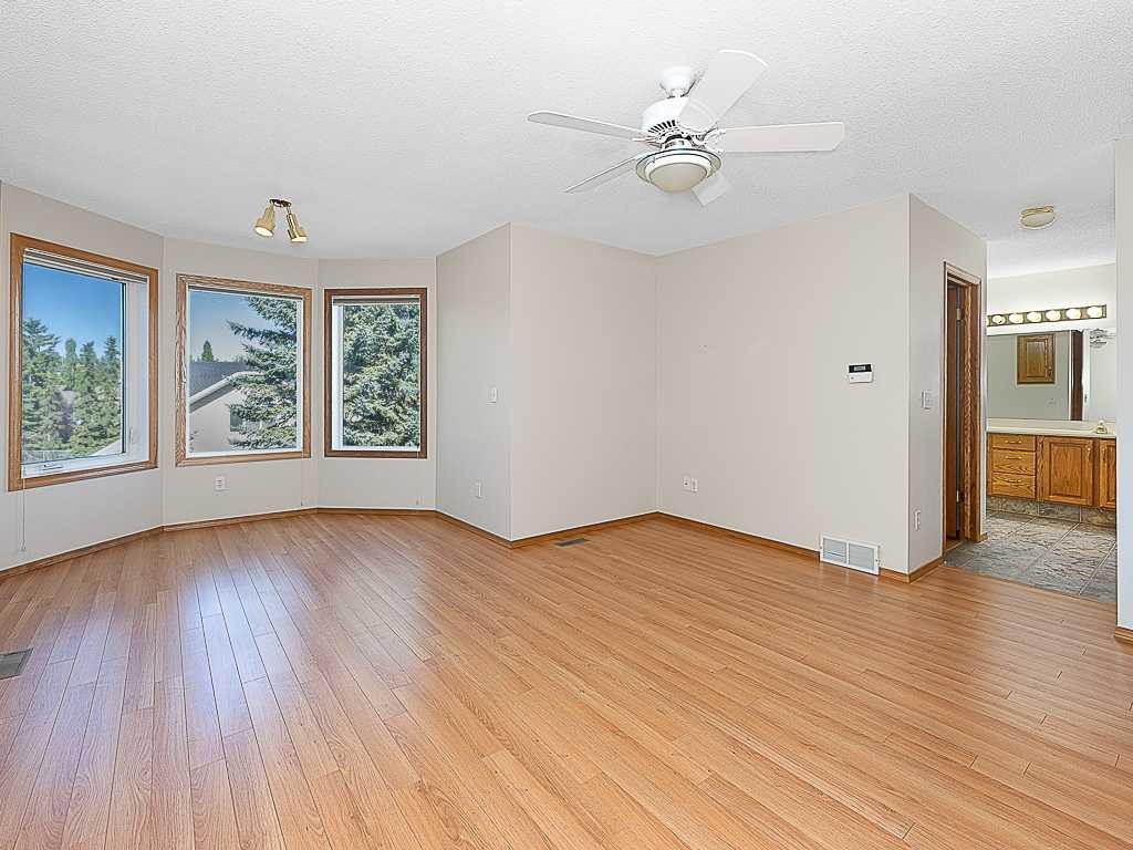 44 Straddock Crescent Sw, Calgary, AB