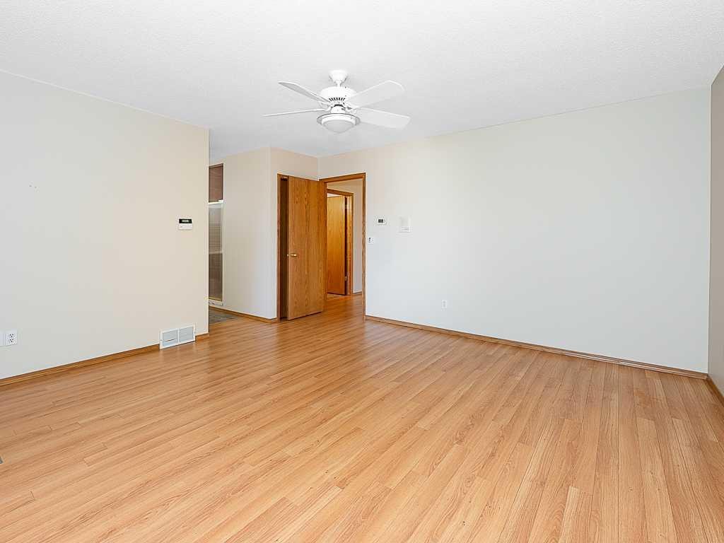 44 Straddock Crescent Sw, Calgary, AB