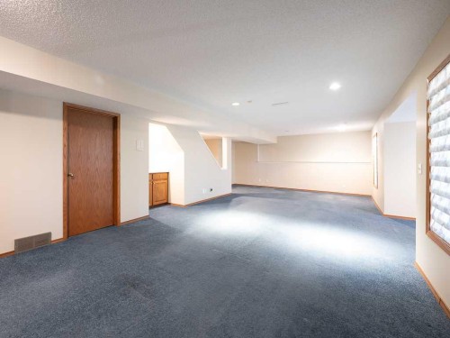 44 Straddock Crescent Sw, Calgary, AB 