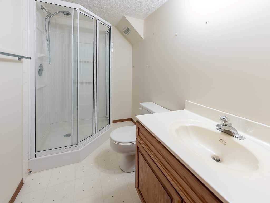 44 Straddock Crescent Sw, Calgary, AB