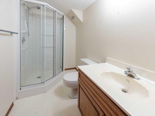 44 Straddock Crescent Sw, Calgary, AB 