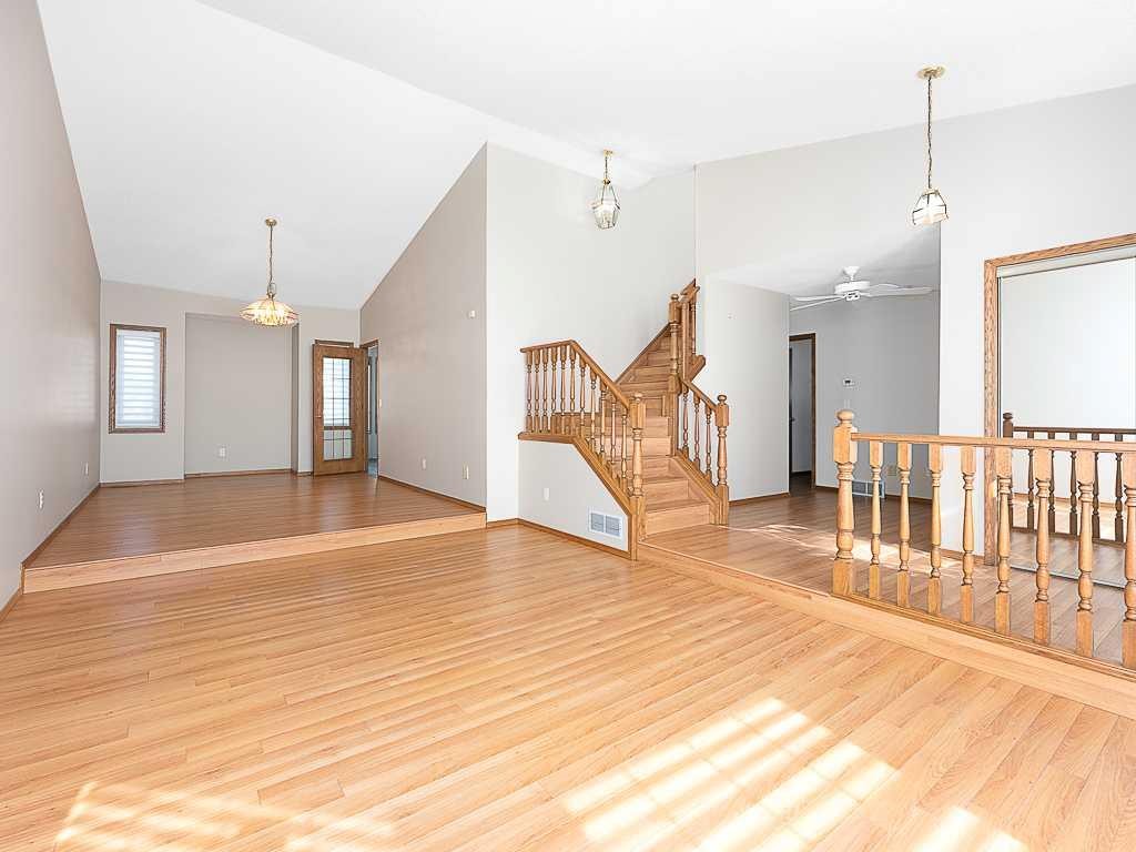 44 Straddock Crescent Sw, Calgary, AB