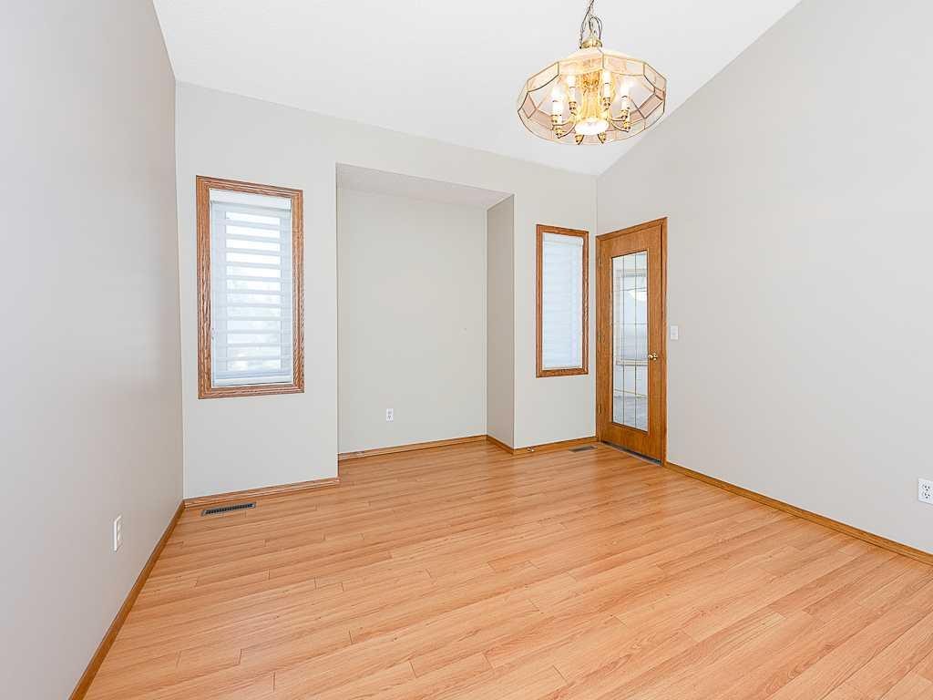 44 Straddock Crescent Sw, Calgary, AB