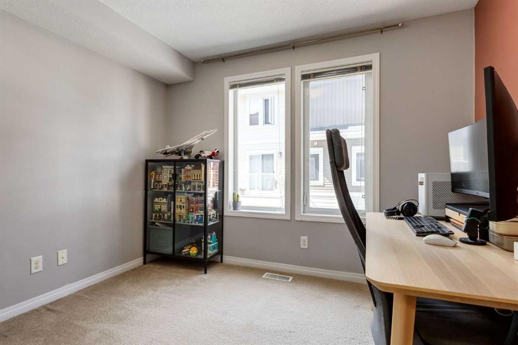 218 Auburn Bay Square Se, Calgary, AB