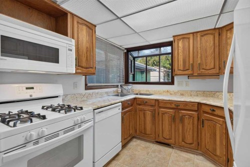 3819 Charleswood Drive Nw, Calgary, AB 