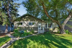 3819 Charleswood Drive NW Calgary, AB T3A 0T5
